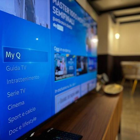 Regina Milano In Verona - Sky Tv, Wifi E Breakfast Box Apartman Kültér fotó
