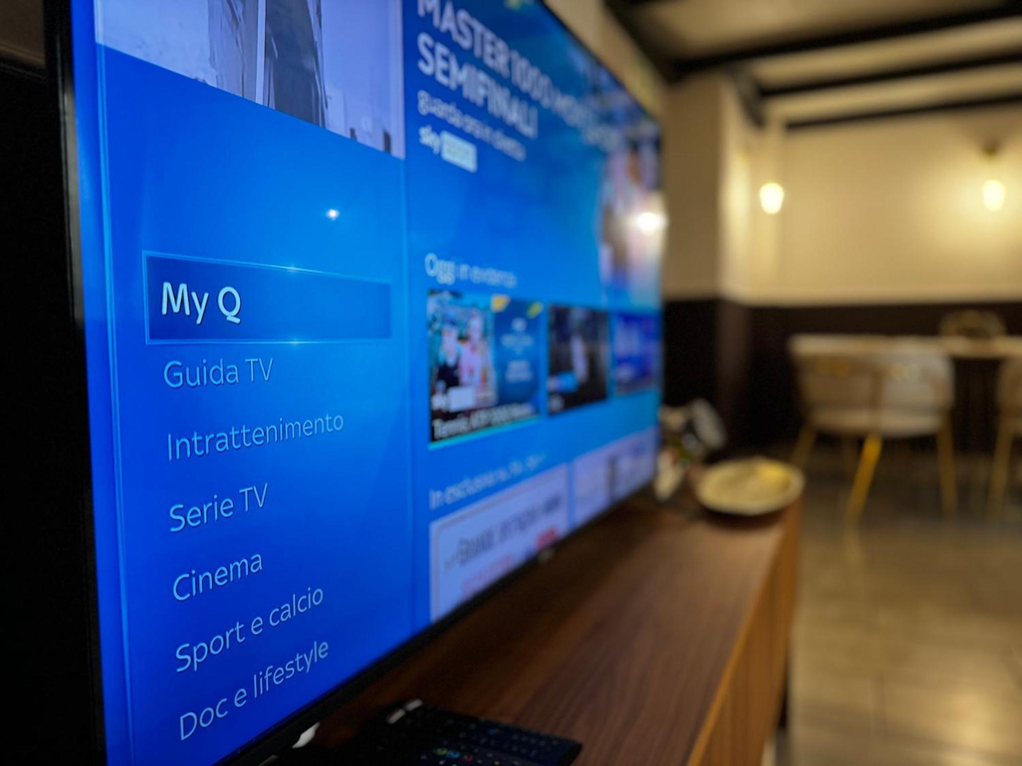 Regina Milano In Verona - Sky Tv, Wifi E Breakfast Box Apartman Kültér fotó