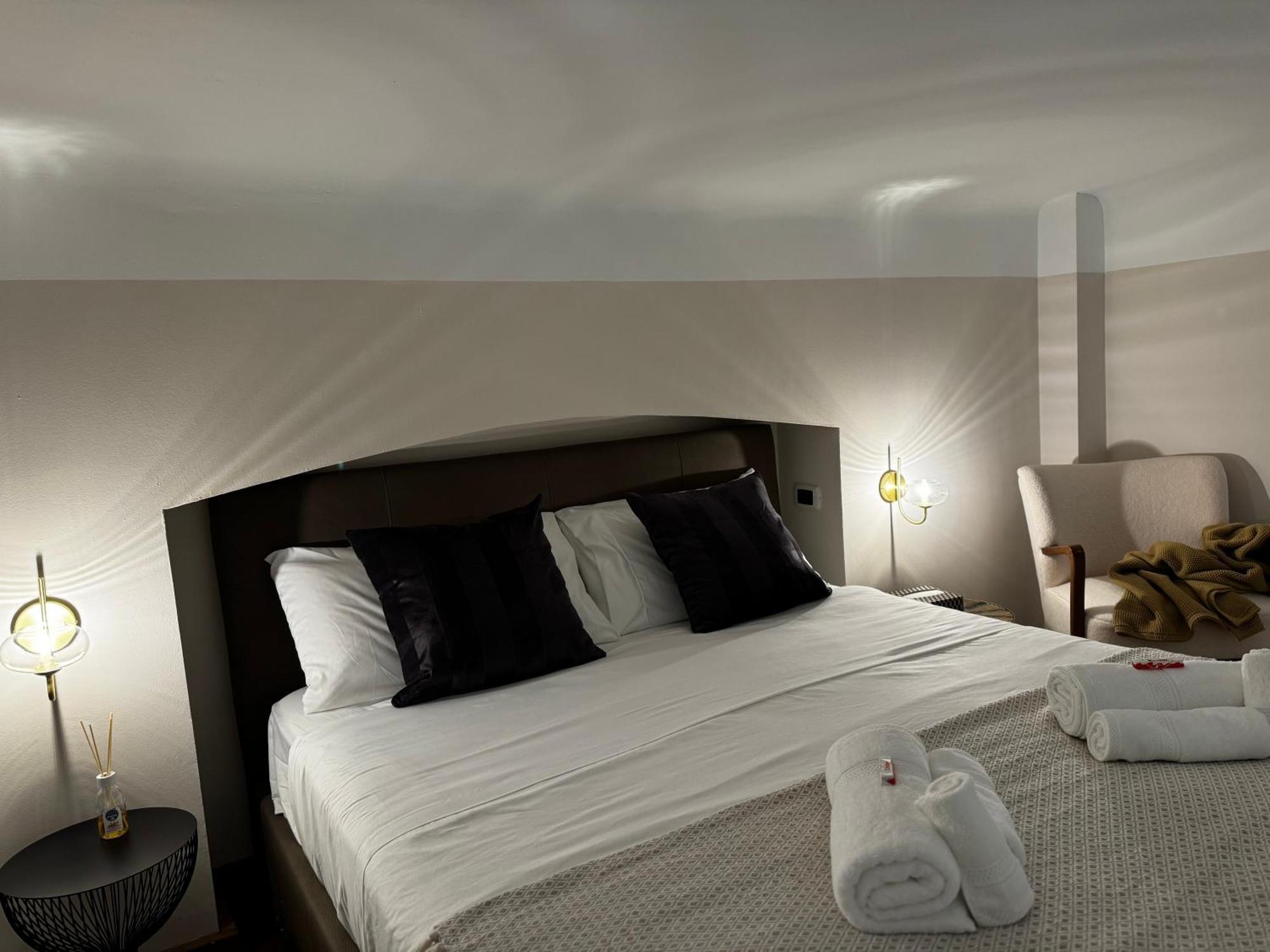 Regina Milano In Verona - Sky Tv, Wifi E Breakfast Box Apartman Kültér fotó