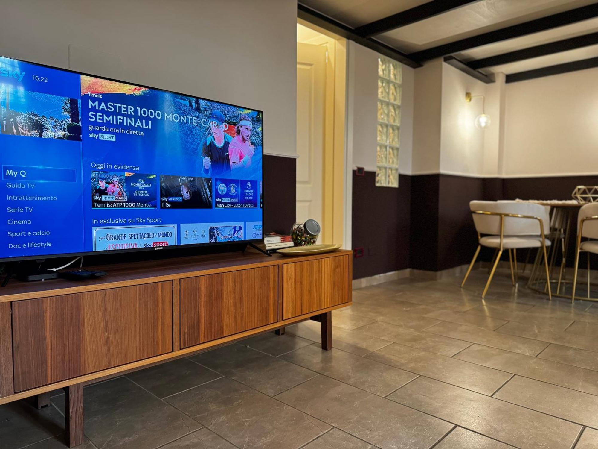 Regina Milano In Verona - Sky Tv, Wifi E Breakfast Box Apartman Kültér fotó
